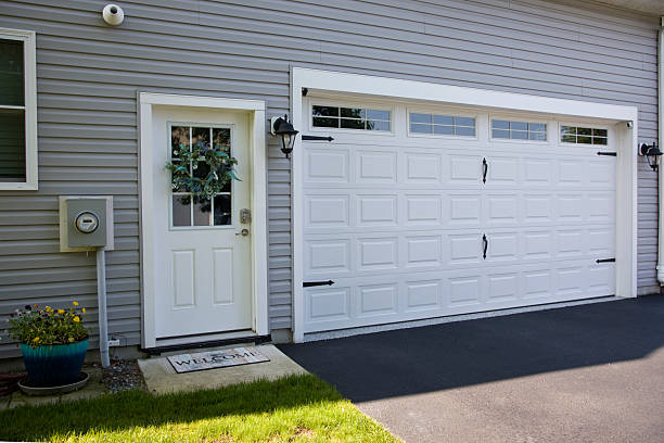 24/7 Emergency Garage Door Panel Replacement experts in East Point, GA